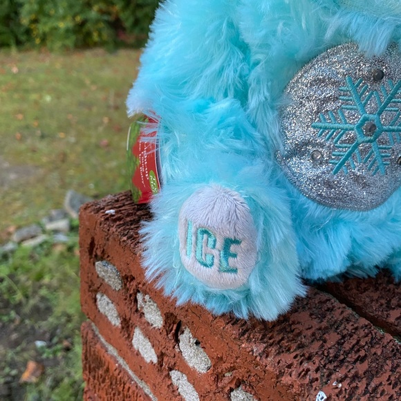 Dan Dee International Officially Licensed Light-up Yeti I Sing "Ice Ice Baby" - Picture 6 of 17